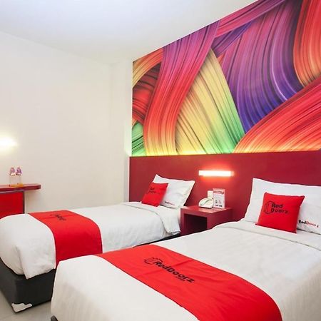 Hotel Reddoorz Near Hawaii Water Park Malang Exterior foto