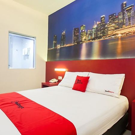 Hotel Reddoorz Near Hawaii Water Park Malang Exterior foto