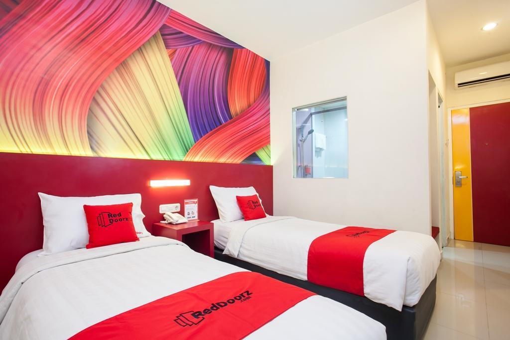 Hotel Reddoorz Near Hawaii Water Park Malang Exterior foto
