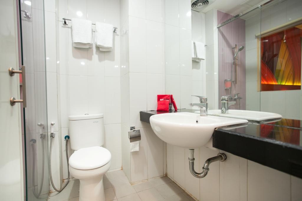 Hotel Reddoorz Near Hawaii Water Park Malang Exterior foto